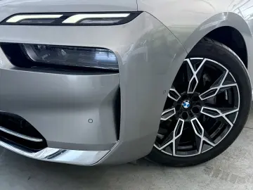 BMW 740d xDrive (G70)  IconicGlow ExecutiveLounge