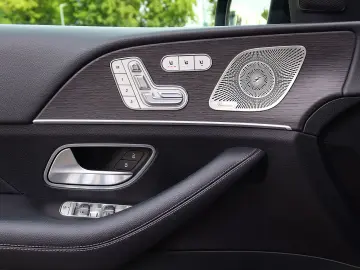 MERCEDES-BENZ GLS 400 d 4M AMG 7 SITZ DISTR PANO KAM…