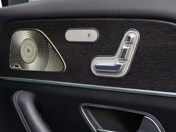 MERCEDES-BENZ GLS 400 d 4M AMG 7 SITZ DISTR PANO KAM…