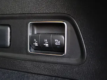 MERCEDES-BENZ GLS 400 d 4M AMG 7 SITZ DISTR PANO KAM…