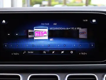 MERCEDES-BENZ GLS 400 d 4M AMG 7 SITZ DISTR PANO KAM…