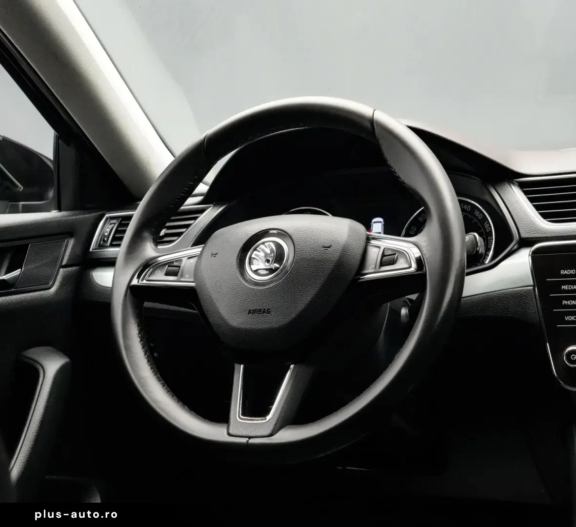 SKODA Superb 2019 — imagine 17