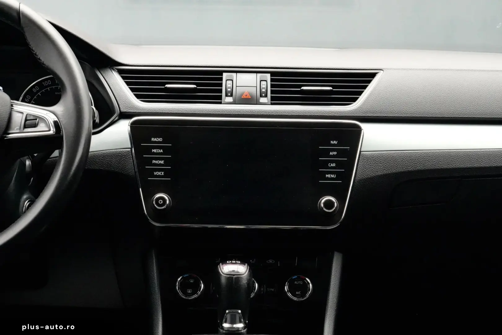SKODA Superb 2019 — imagine 18