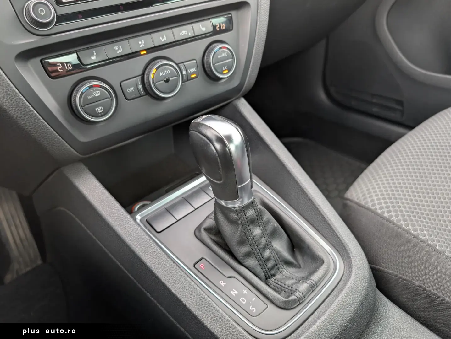 VOLKSWAGEN Jetta 2016 — imagine 24