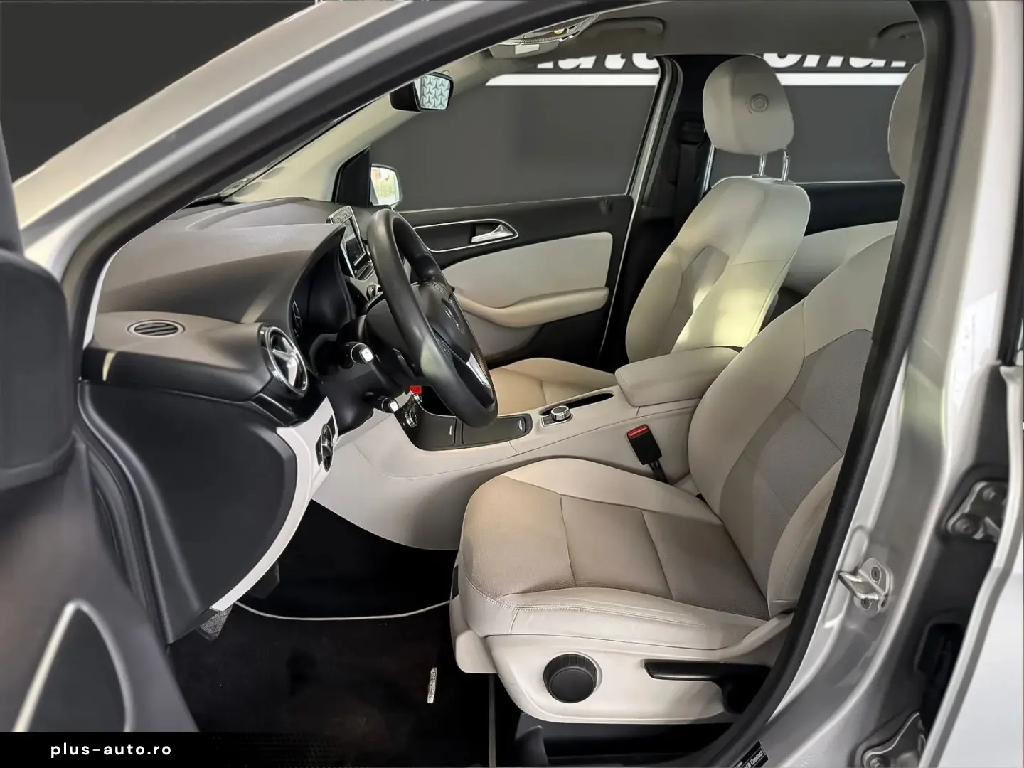 Mercedes-Benz B-200