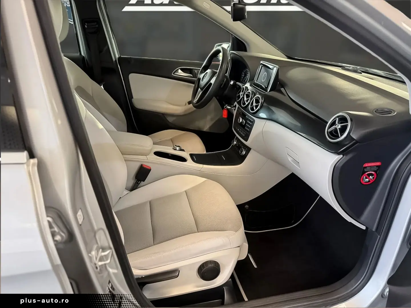 Mercedes-Benz B-200