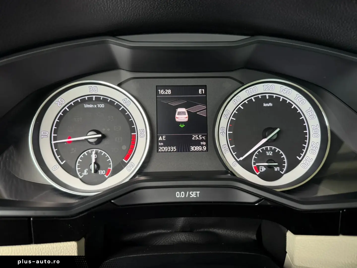 SKODA Superb 2017 — imagine 36