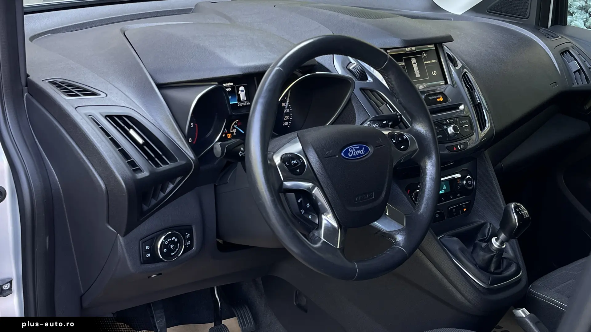 Ford Tourneo Connect Maxi Titanium   Euro 6   Panoramic