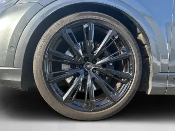 AUDI SQ8 TFSI AHK HUD B&O STANDH.