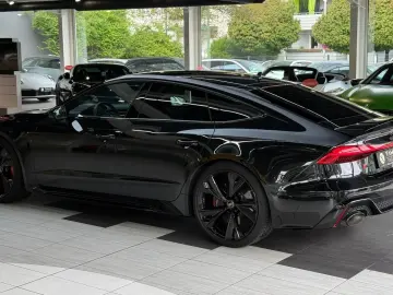 AUDI RS7 4.0 TFSI quattro Dynamik  Pano HuD B&O StHzg