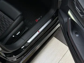 AUDI RS7 4.0 TFSI quattro Dynamik  Pano HuD B&O StHzg