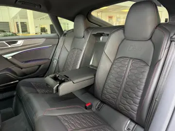 AUDI RS7 4.0 TFSI quattro Dynamik  Pano HuD B&O StHzg