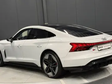 AUDI RS e-tron GT quattro NP 176.140 EUR KERAMIK CARB