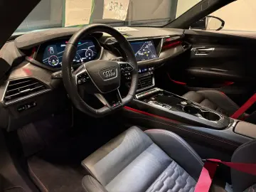 AUDI RS e-tron GT quattro NP 176.140 EUR KERAMIK CARB