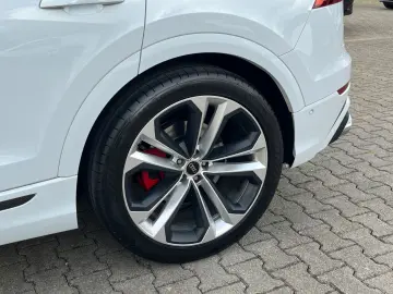 AUDI SQ8 competition  SofC HuD Sta 3xCarb 1HD Pan BRD