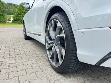 AUDI SQ8 competition  SofC HuD Sta 3xCarb 1HD Pan BRD