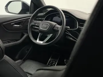 AUDI SQ8 TFSI quattro  HuD MATRIX 360  AHK PANO STHZ