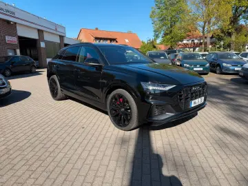 AUDI SQ8 4.0 TFSI quattro Head PANO AHK WANK ACC B&O
