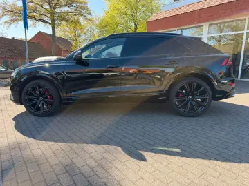 AUDI SQ8 4.0 TFSI quattro Head PANO AHK WANK ACC B&O