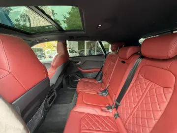 AUDI SQ8 4.0 TFSI quattro Head PANO AHK WANK ACC B&O