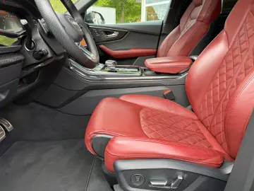AUDI SQ8 4.0 TFSI quattro Head PANO AHK WANK ACC B&O