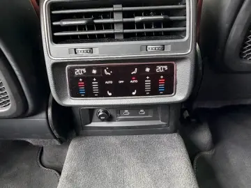 AUDI SQ8 4.0 TFSI quattro Head PANO AHK WANK ACC B&O