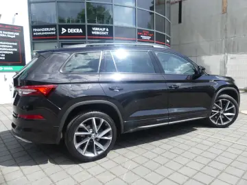SKODA Kodiaq 2.0 TDi Sportline 4x4 7-SITZE PANO LED AC