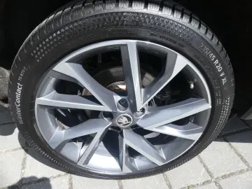 SKODA Kodiaq 2.0 TDi Sportline 4x4 7-SITZE PANO LED AC