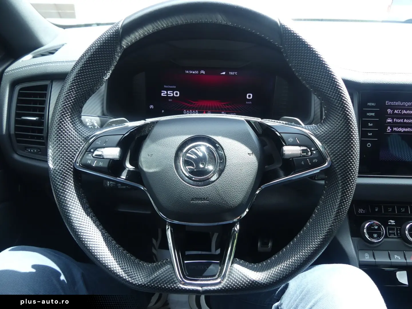 SKODA Kodiaq 2.0 TDi Sportline 4x4 7-SITZE PANO LED AC