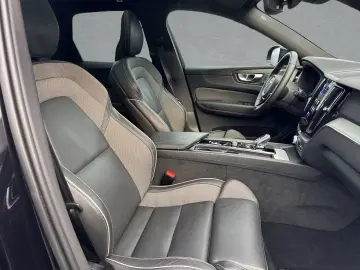 VOLVO XC60 B5 AWD Plus Dark AHK 21