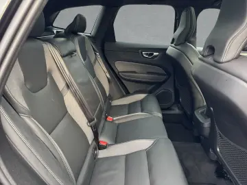 VOLVO XC60 B5 AWD Plus Dark AHK 21