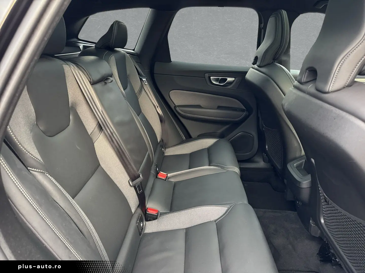 VOLVO XC60 B5 AWD Plus Dark AHK 21