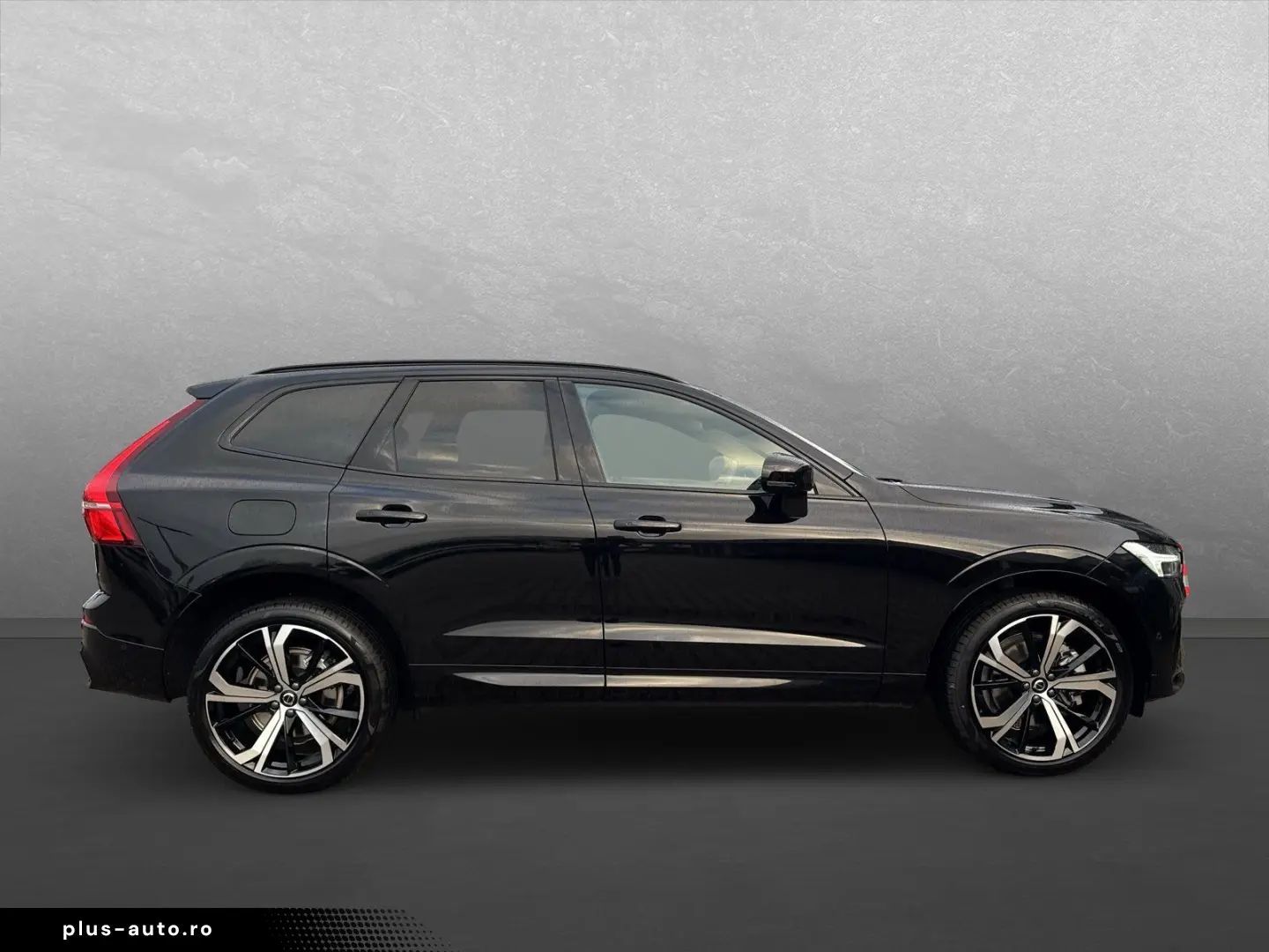 VOLVO XC60 B5 AWD Plus Dark AHK 21