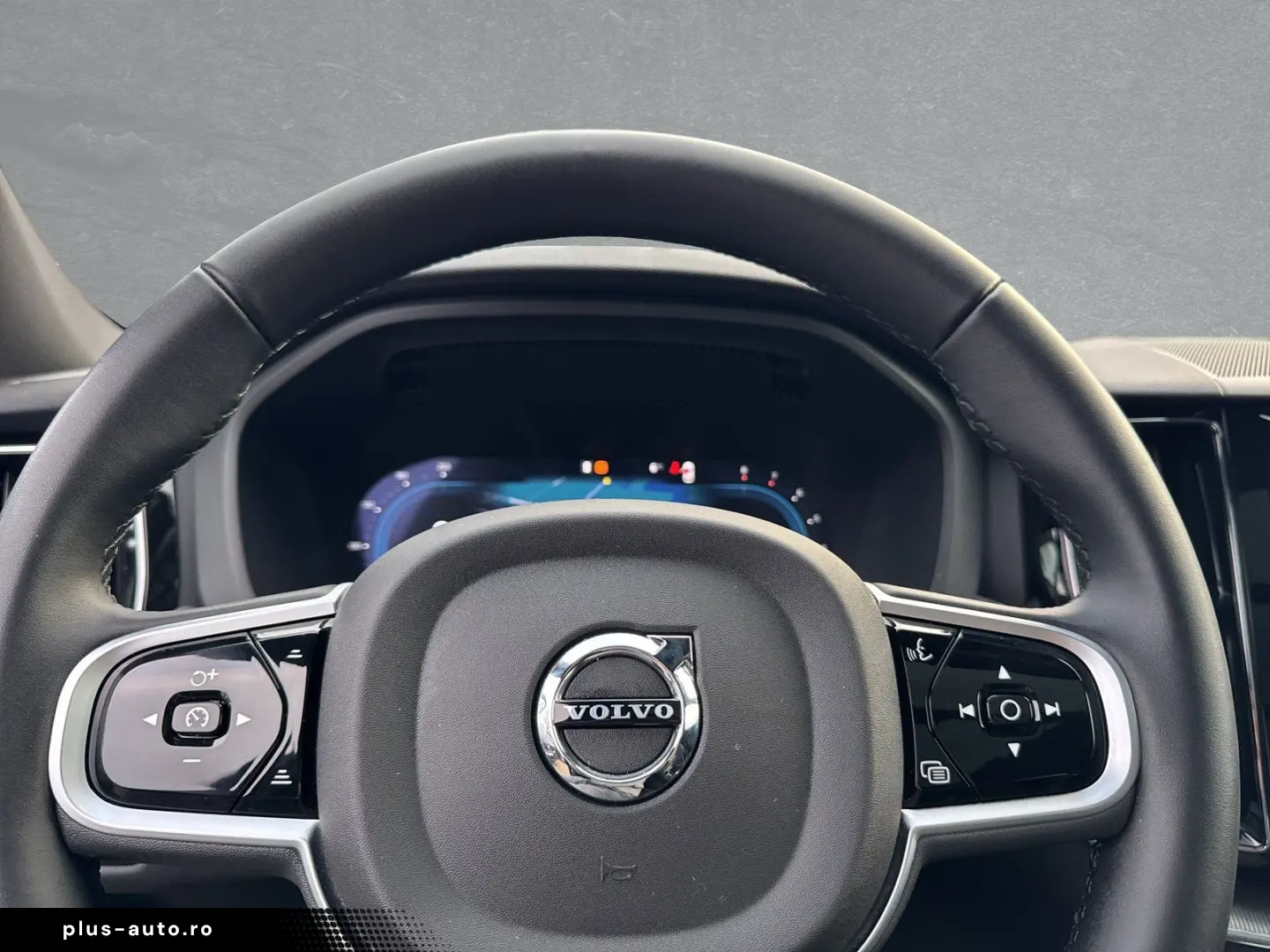 VOLVO XC60 B5 AWD Plus Dark AHK 21
