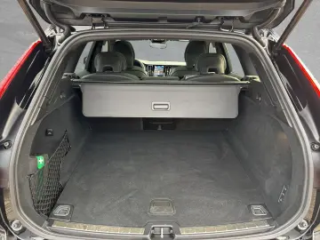VOLVO XC60 B5 AWD Plus Dark AHK 21