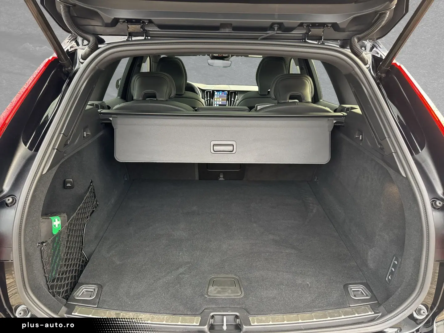 VOLVO XC60 B5 AWD Plus Dark AHK 21