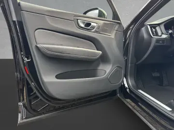 VOLVO XC60 B5 AWD Plus Dark AHK 21