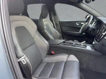 VOLVO XC60 B4 Plus Dark   AHK   20