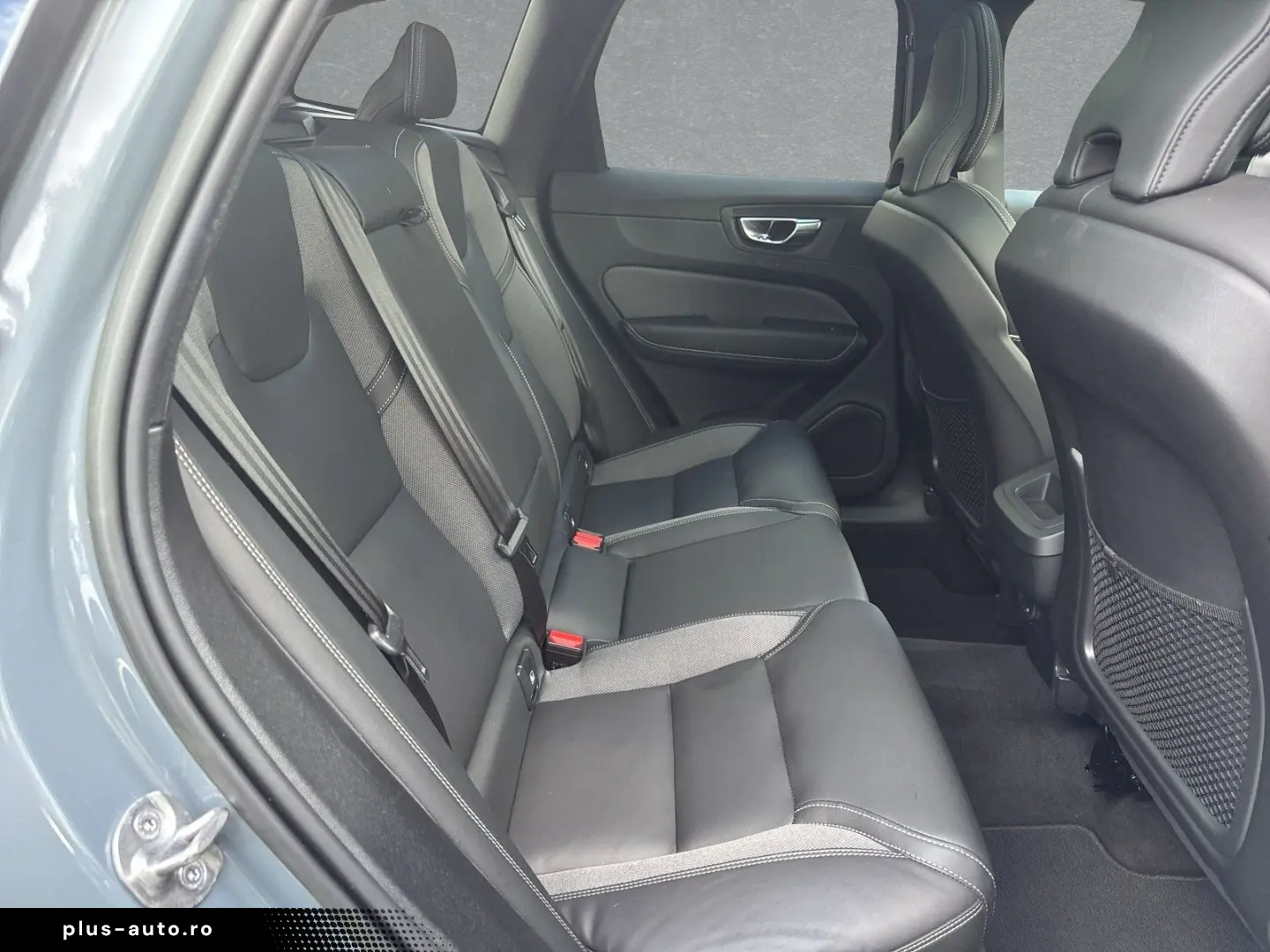 VOLVO XC60 B4 Plus Dark   AHK   20
