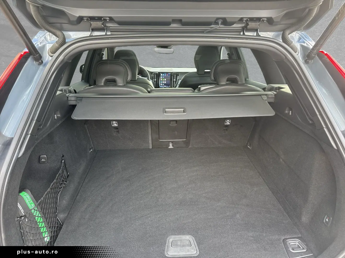 VOLVO XC60 B4 Plus Dark   AHK   20