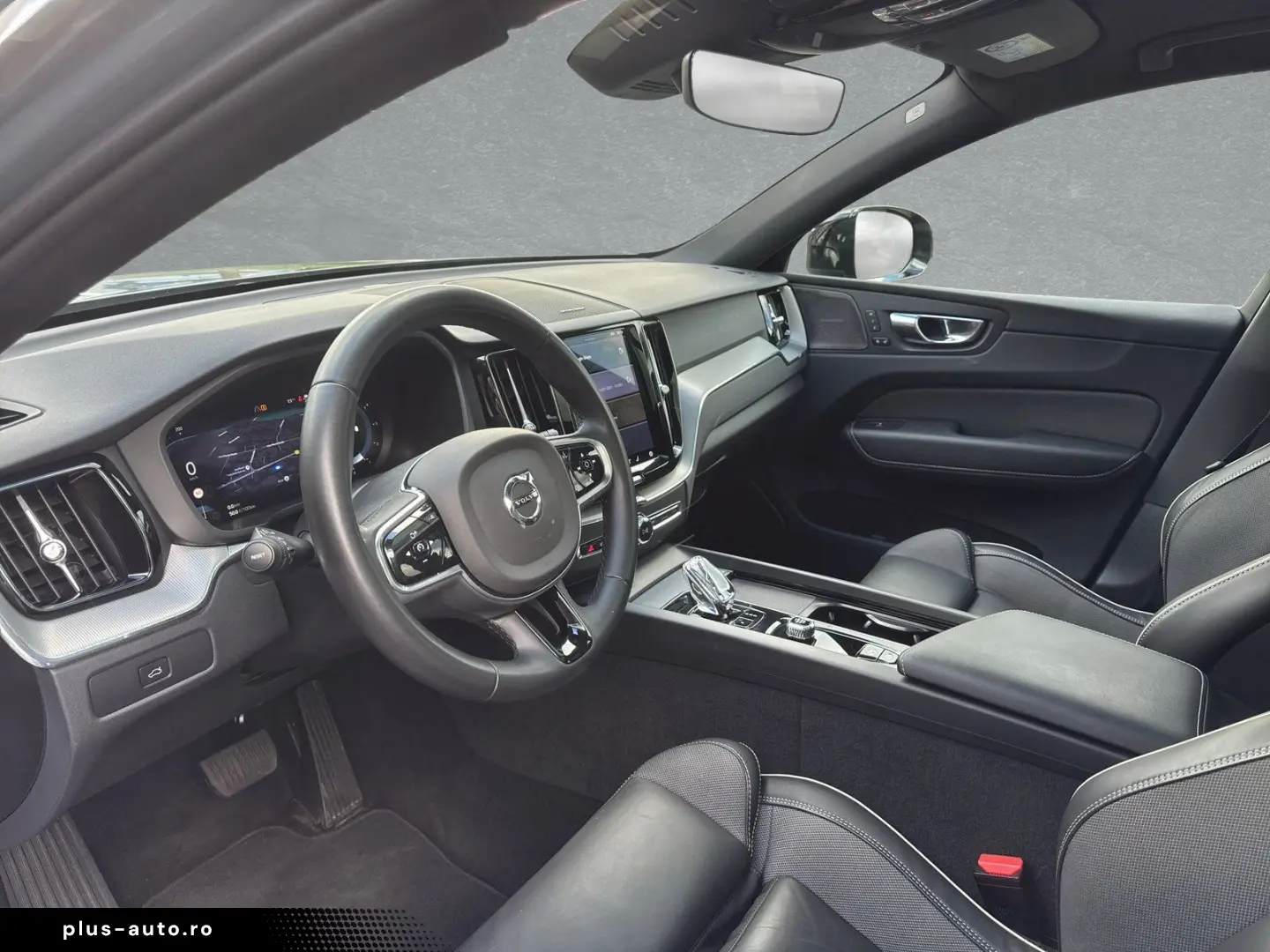 VOLVO XC60 B4 Plus Dark   AHK   20