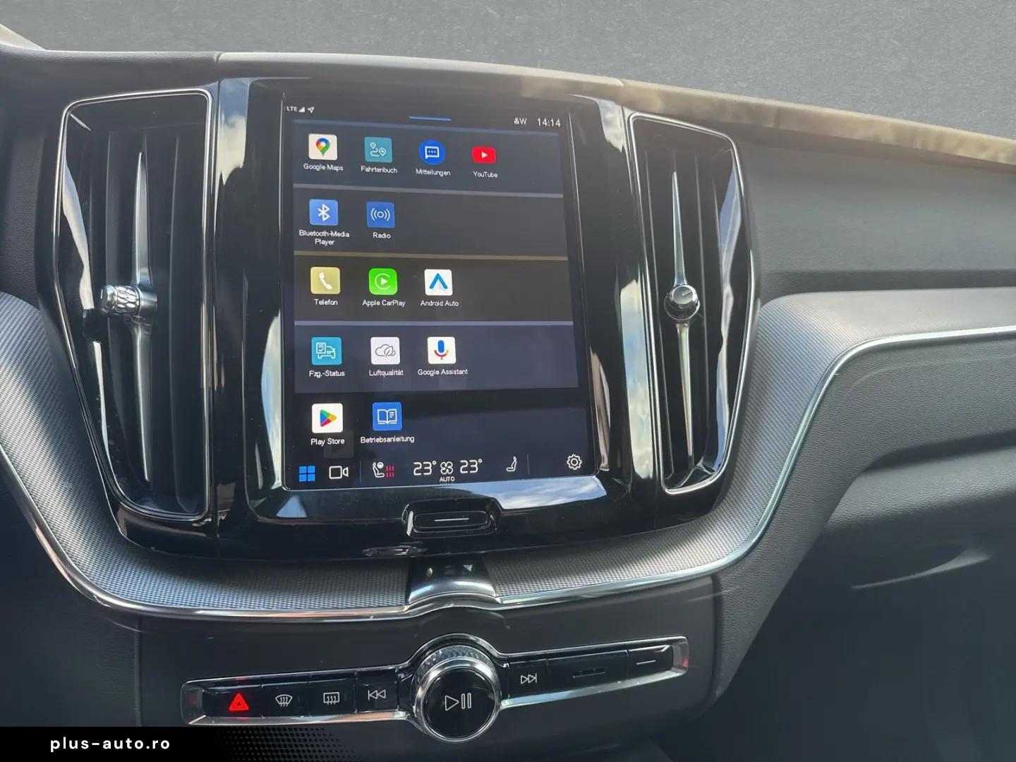 VOLVO XC60 B4 Plus Dark   AHK   20