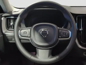 VOLVO XC60 B4 AWD Diesel Core AHK Kamera Lenkradhzg