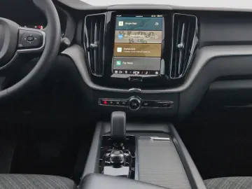 VOLVO XC60 B4 AWD Diesel Core AHK Kamera Lenkradhzg