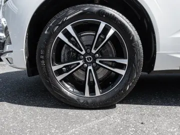 VOLVO XC60 B4 AWD Momentum Pro Harman Kardon 360Grad