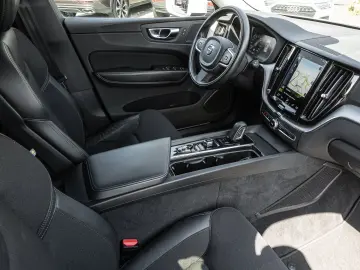 VOLVO XC60 B4 AWD Momentum Pro Harman Kardon 360Grad