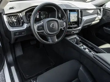 VOLVO XC60 B4 AWD Momentum Pro Harman Kardon 360Grad