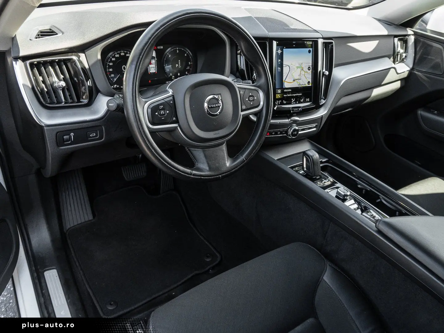 VOLVO XC60 B4 AWD Momentum Pro Harman Kardon 360Grad