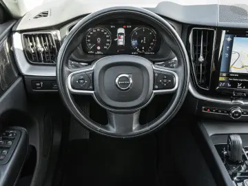 VOLVO XC60 B4 AWD Momentum Pro Harman Kardon 360Grad