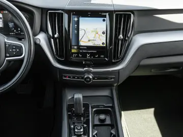 VOLVO XC60 B4 AWD Momentum Pro Harman Kardon 360Grad